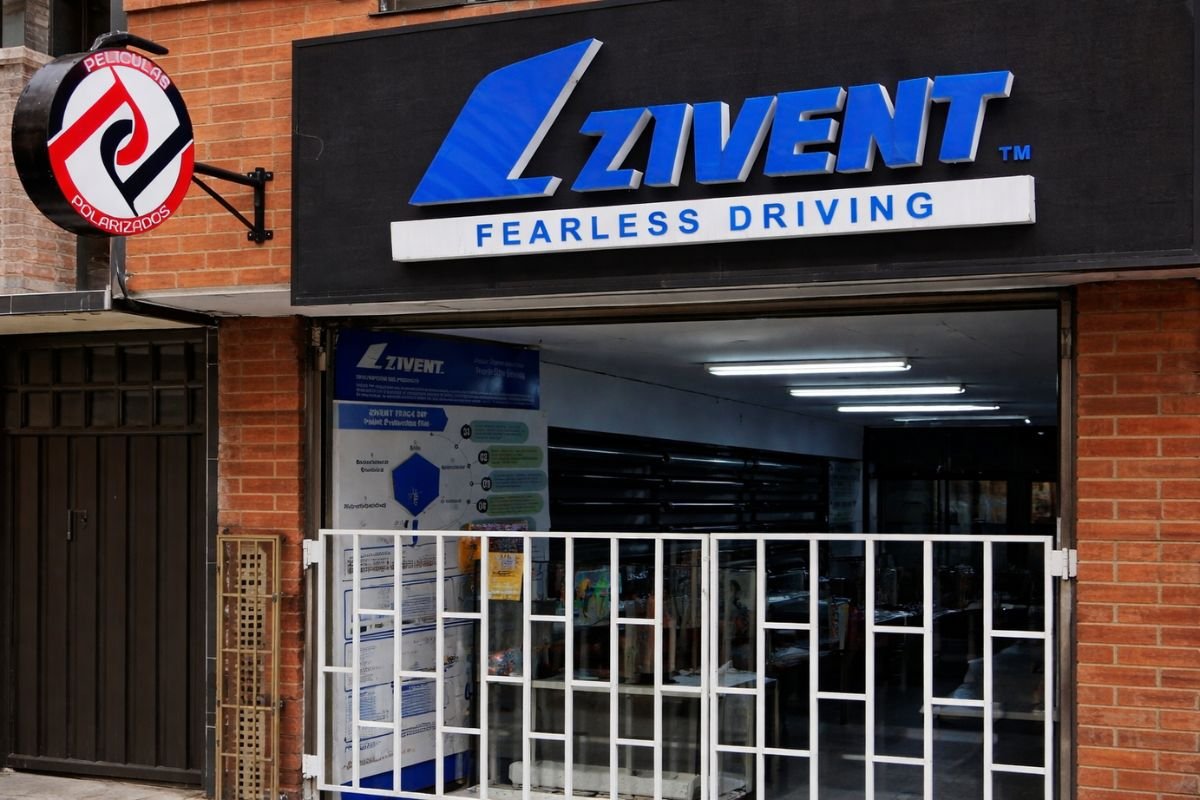 Local de instalación de polarizados nanocerámicos Zivent en Bogotá