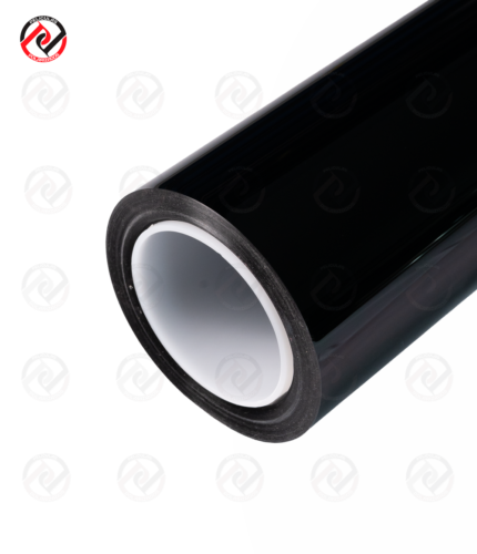Vehículo con polarizado nanocerámico Xultra Black 15% para máxima privacidad